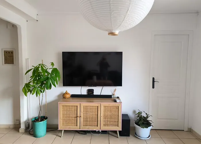 Azure Retreat Apartment *